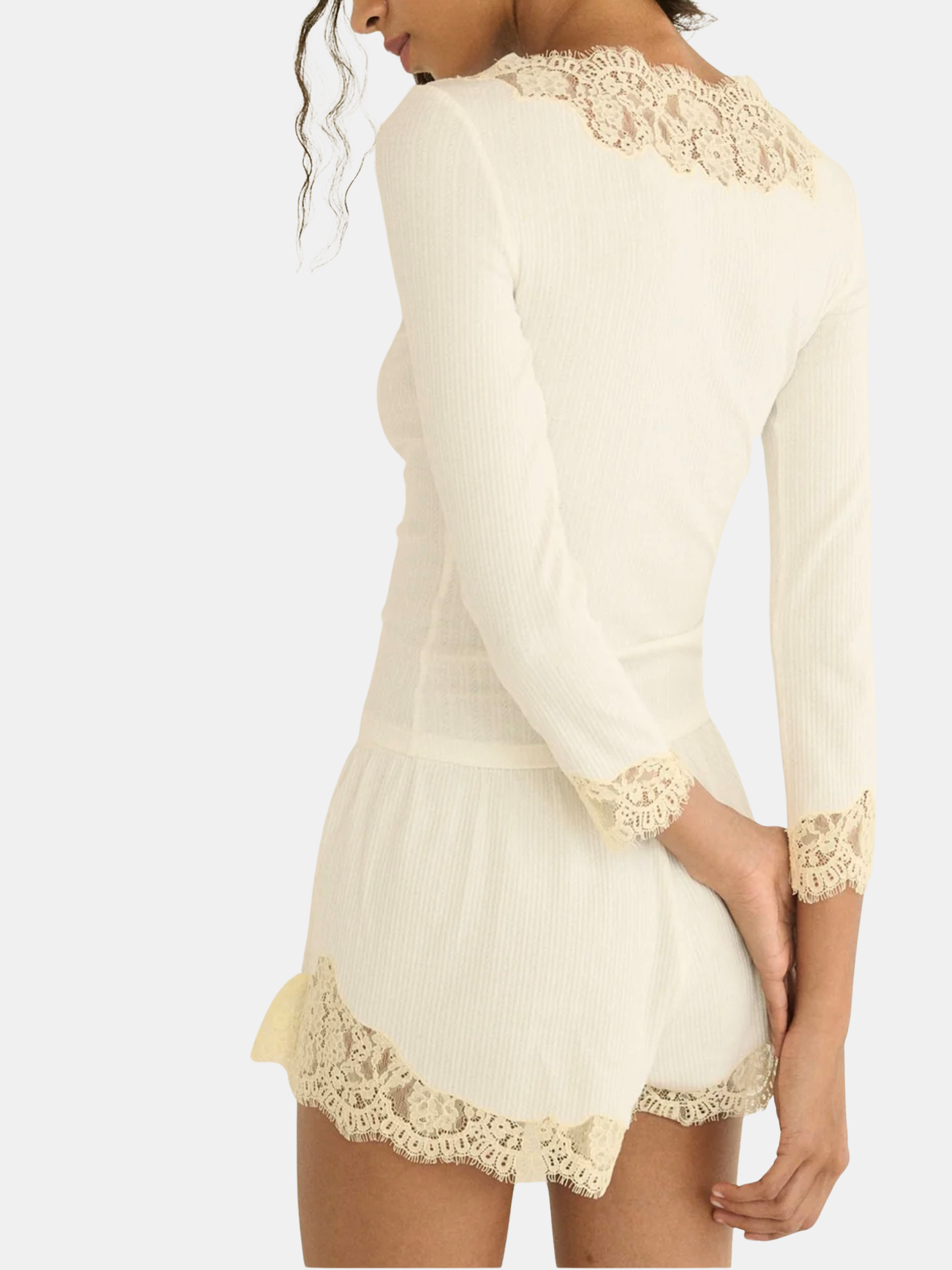 Riana Tee